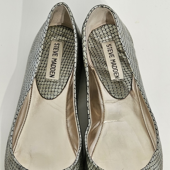 STEVE Madden Silver Snakeskin Ibiza Flats - Picture 5 of 8